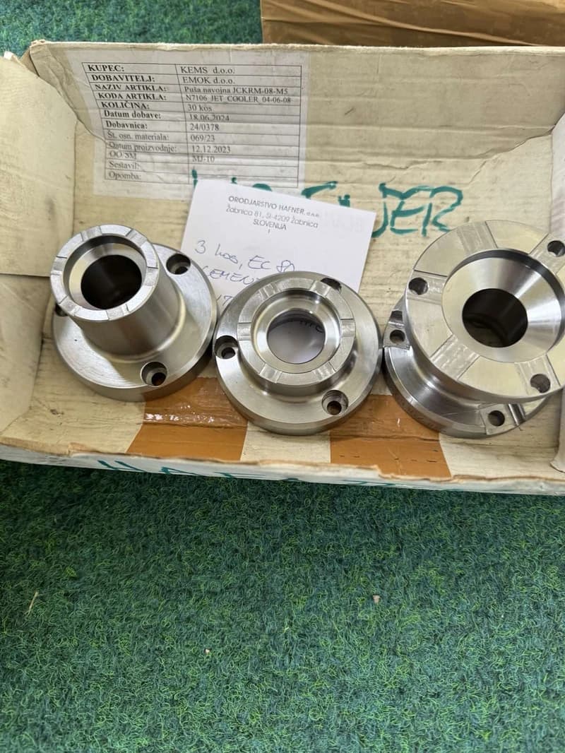 A box containing three metal parts is shown, with a label indicating the parts are from KEMS d.o.o. and EMOK d.o.o. The label includes details such as the article name, code, quantity, and delivery date.